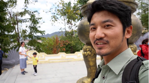 佛祖脚下公然行骗,一根香100元,中国人去了千万别拿,他们专骗你